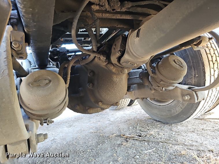 image for item DO2824 2007 Peterbilt 379  semi truck