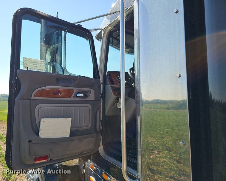 image for item DO2824 2007 Peterbilt 379  semi truck