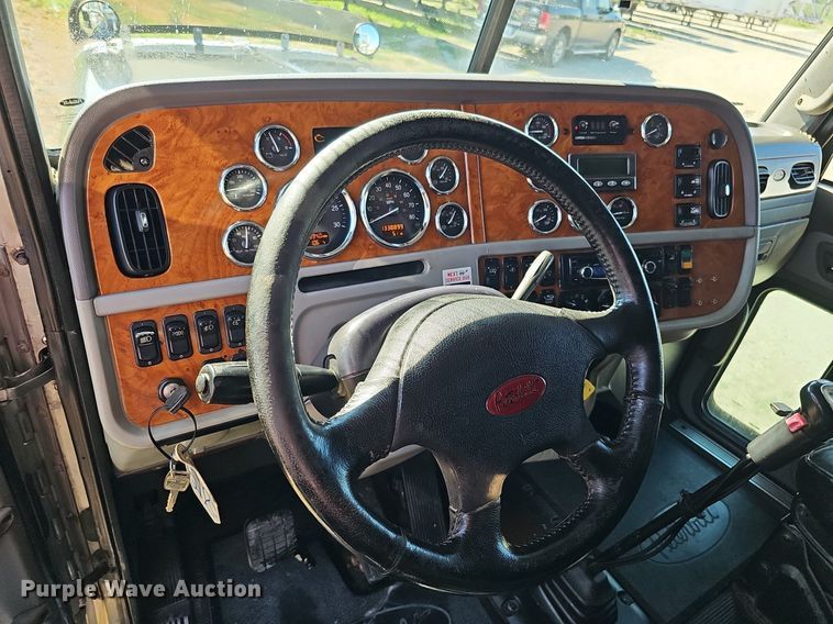 image for item DO2824 2007 Peterbilt 379  semi truck