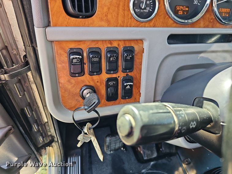 image for item DO2824 2007 Peterbilt 379  semi truck