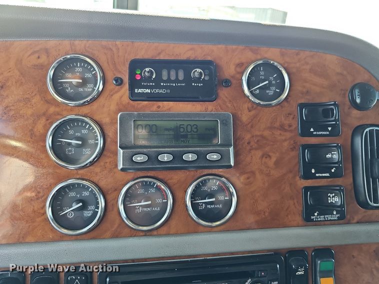 image for item DO2824 2007 Peterbilt 379  semi truck