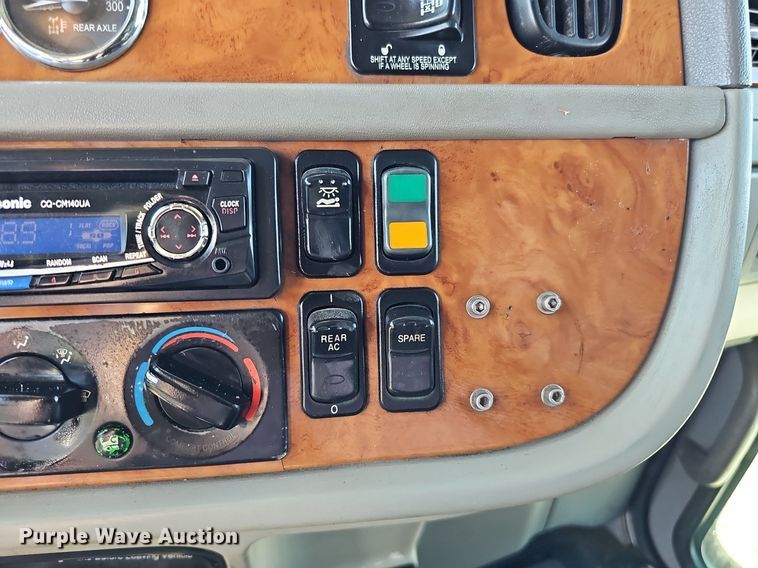 image for item DO2824 2007 Peterbilt 379  semi truck