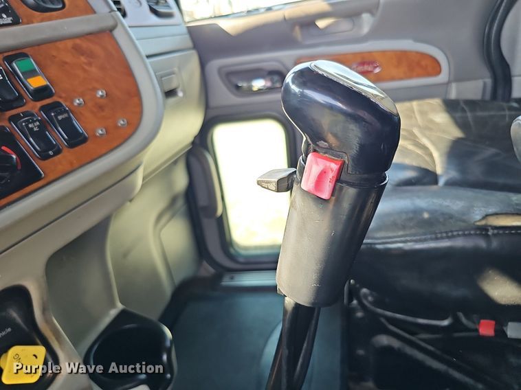 image for item DO2824 2007 Peterbilt 379  semi truck