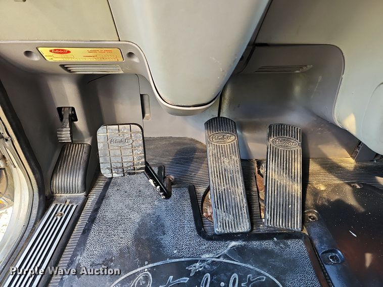 image for item DO2824 2007 Peterbilt 379  semi truck