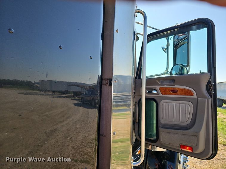 image for item DO2824 2007 Peterbilt 379  semi truck