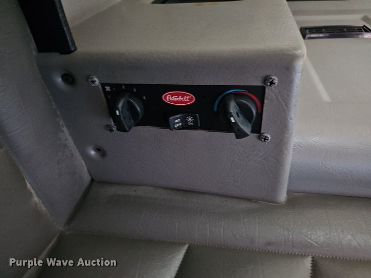 image for item DO2824 2007 Peterbilt 379  semi truck