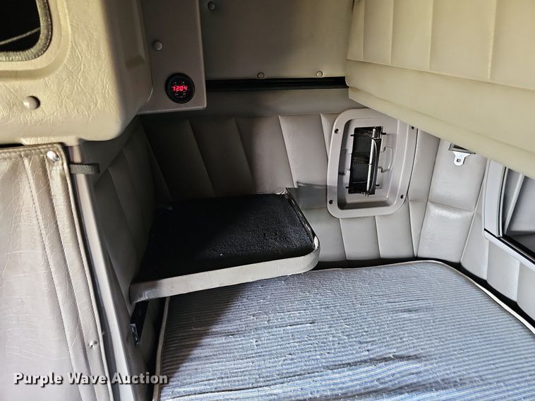 image for item DO2824 2007 Peterbilt 379  semi truck