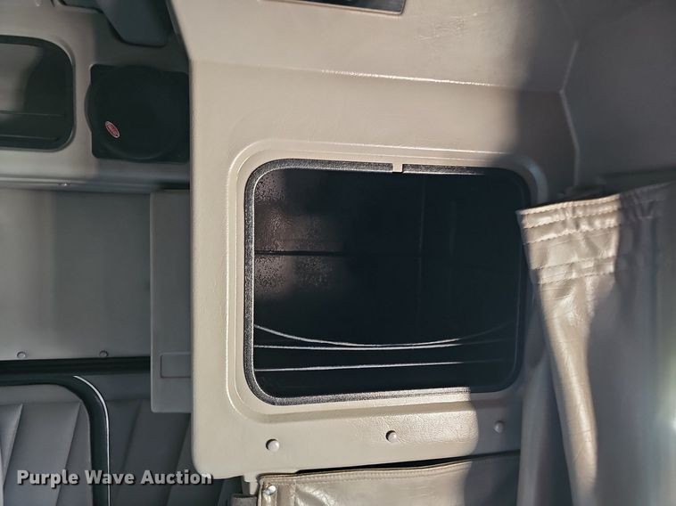 image for item DO2824 2007 Peterbilt 379  semi truck