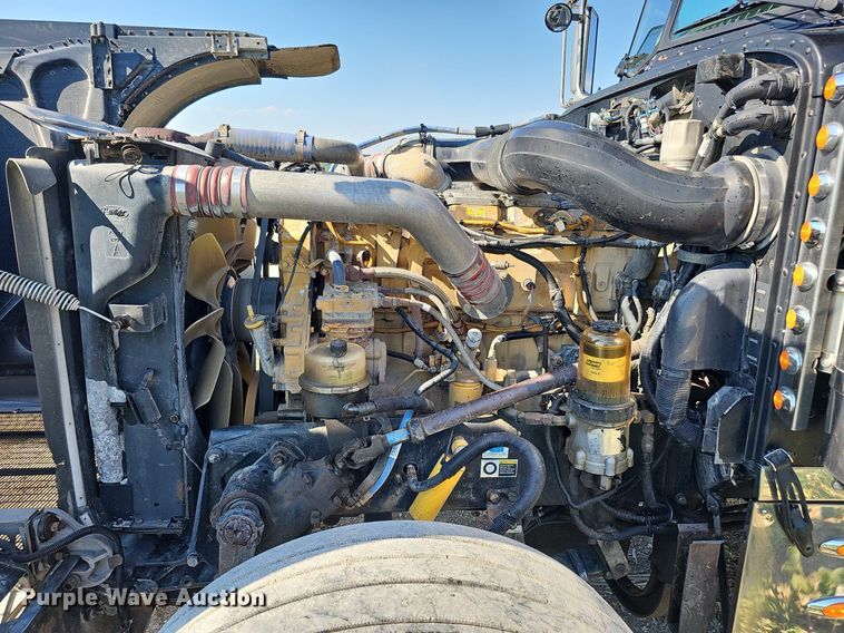 image for item DO2824 2007 Peterbilt 379  semi truck