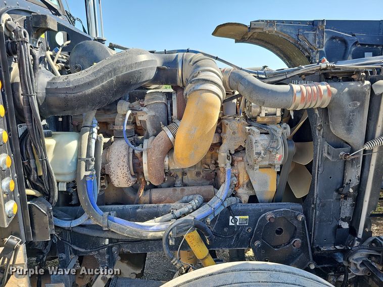 image for item DO2824 2007 Peterbilt 379  semi truck