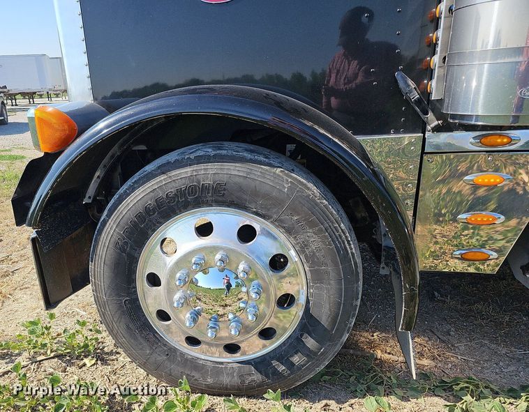 image for item DO2824 2007 Peterbilt 379  semi truck