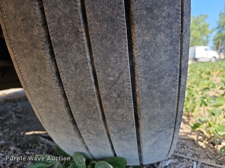 image for item DO2824 2007 Peterbilt 379  semi truck