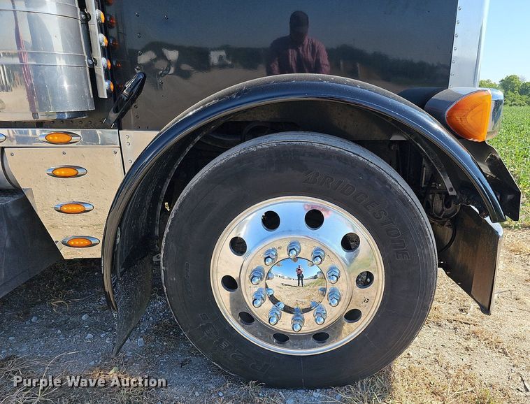image for item DO2824 2007 Peterbilt 379  semi truck