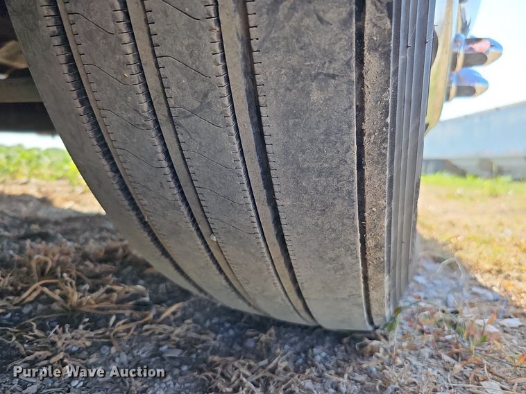 image for item DO2824 2007 Peterbilt 379  semi truck