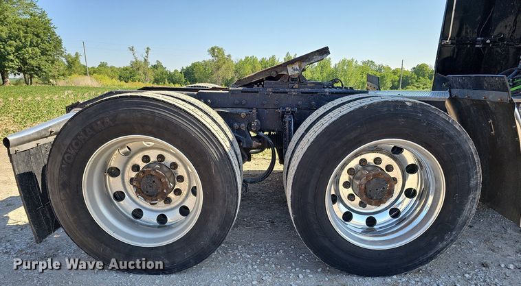 image for item DO2824 2007 Peterbilt 379  semi truck