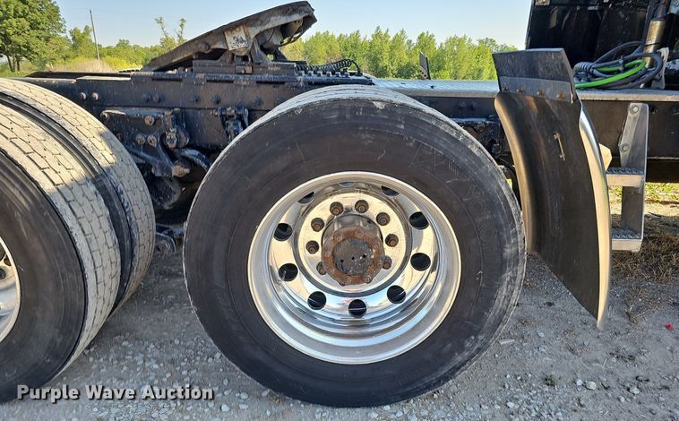 image for item DO2824 2007 Peterbilt 379  semi truck