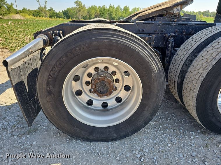 image for item DO2824 2007 Peterbilt 379  semi truck