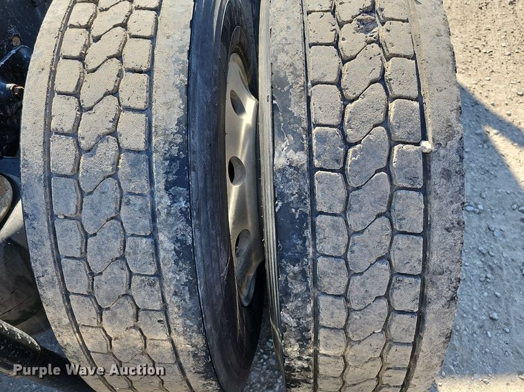 image for item DO2824 2007 Peterbilt 379  semi truck