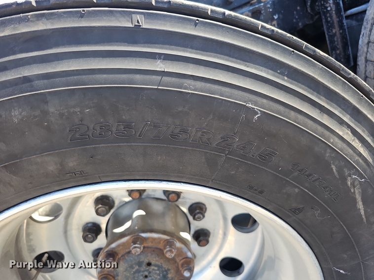 image for item DO2824 2007 Peterbilt 379  semi truck