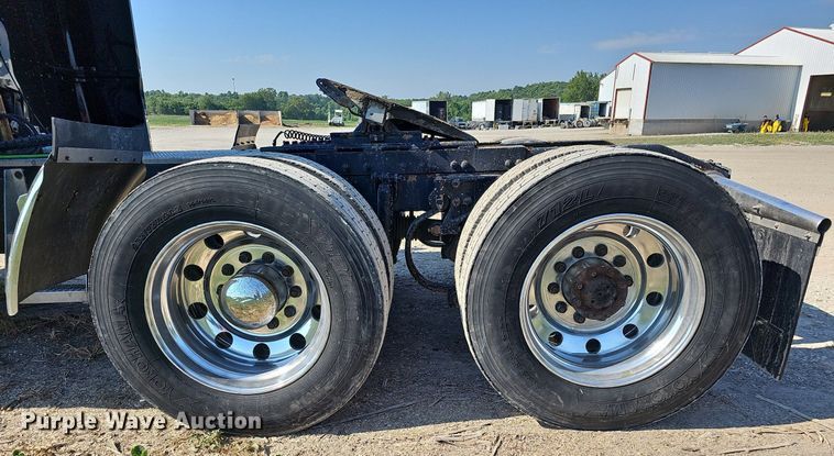 image for item DO2824 2007 Peterbilt 379  semi truck