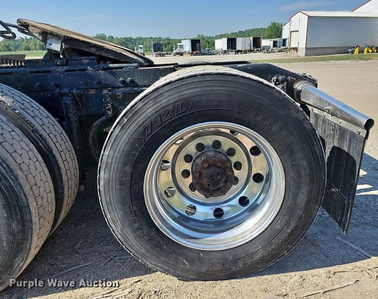 image for item DO2824 2007 Peterbilt 379  semi truck