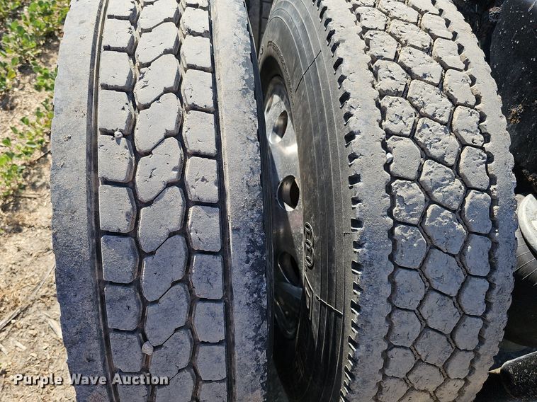 image for item DO2824 2007 Peterbilt 379  semi truck