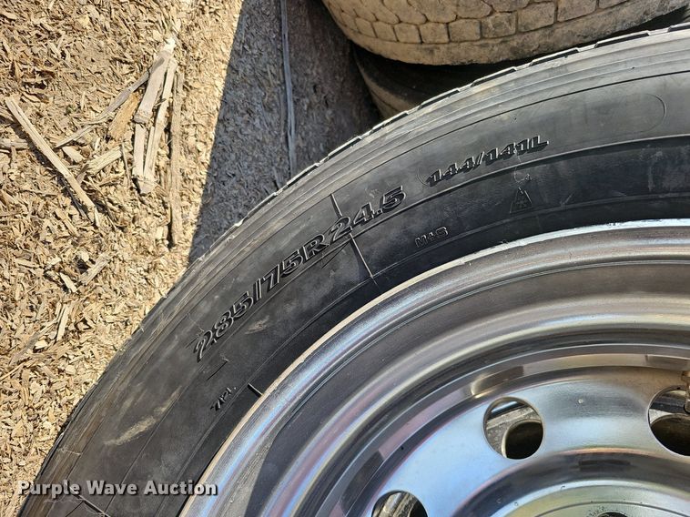 image for item DO2824 2007 Peterbilt 379  semi truck