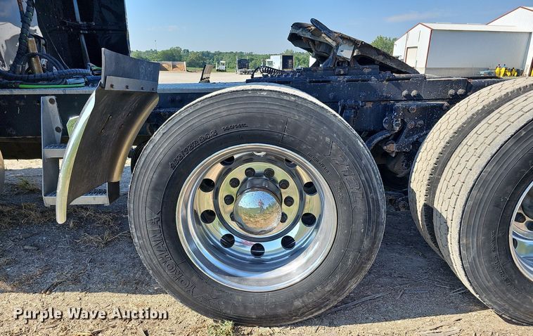 image for item DO2824 2007 Peterbilt 379  semi truck