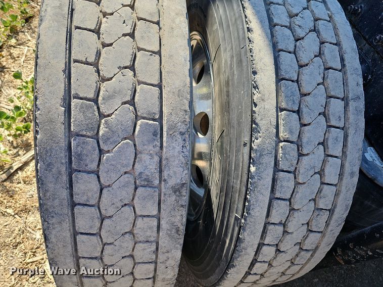 image for item DO2824 2007 Peterbilt 379  semi truck