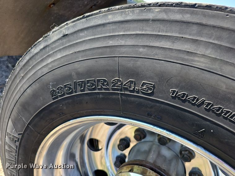 image for item DO2824 2007 Peterbilt 379  semi truck