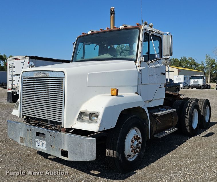 image for item DO2837 1988 Freightliner FLC  semi truck