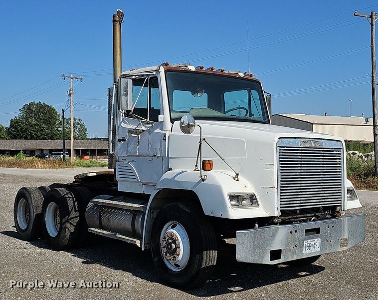 image for item DO2837 1988 Freightliner FLC  semi truck