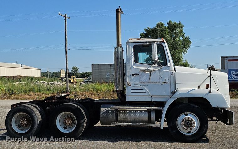 image for item DO2837 1988 Freightliner FLC  semi truck