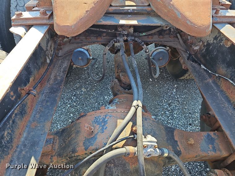 image for item DO2837 1988 Freightliner FLC  semi truck