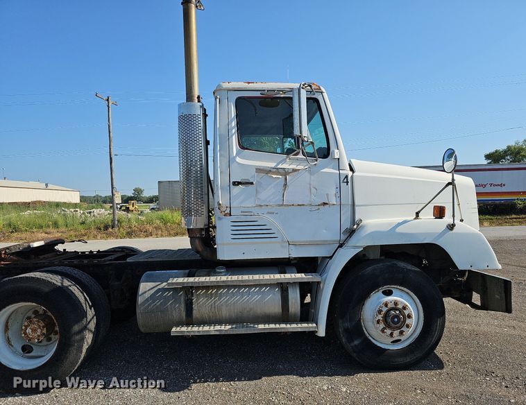 image for item DO2837 1988 Freightliner FLC  semi truck