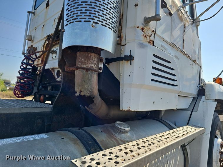 image for item DO2837 1988 Freightliner FLC  semi truck