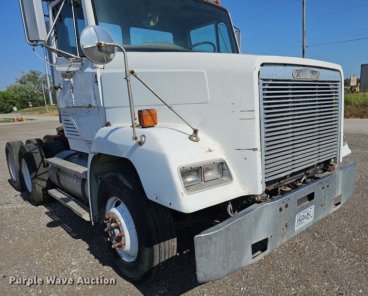 image for item DO2837 1988 Freightliner FLC  semi truck