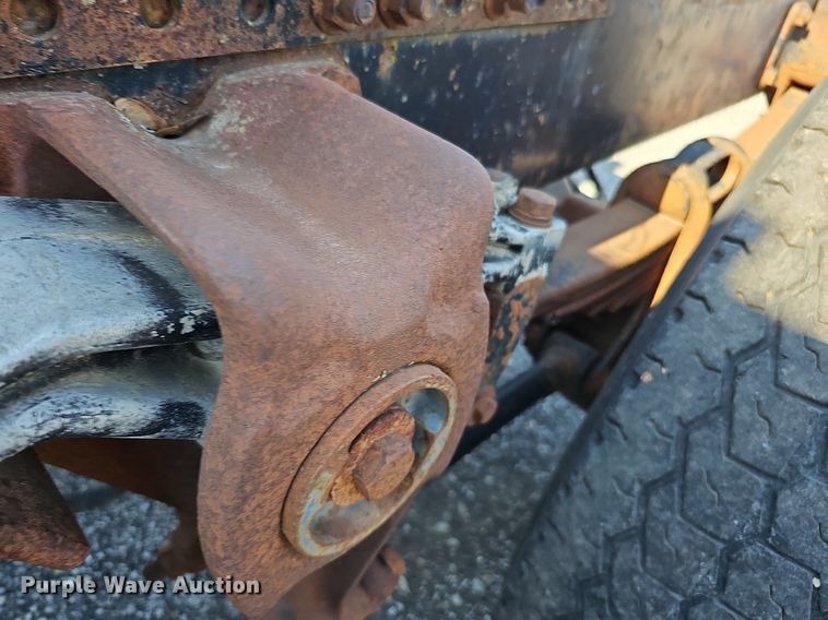 image for item DO2837 1988 Freightliner FLC  semi truck