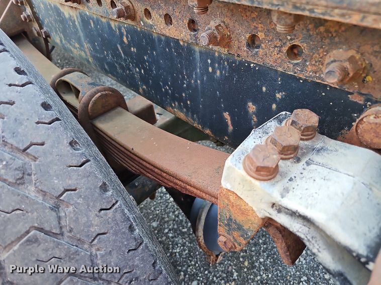 image for item DO2837 1988 Freightliner FLC  semi truck