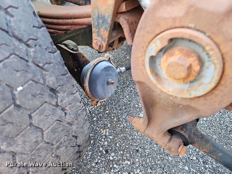 image for item DO2837 1988 Freightliner FLC  semi truck