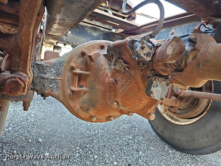 image for item DO2837 1988 Freightliner FLC  semi truck