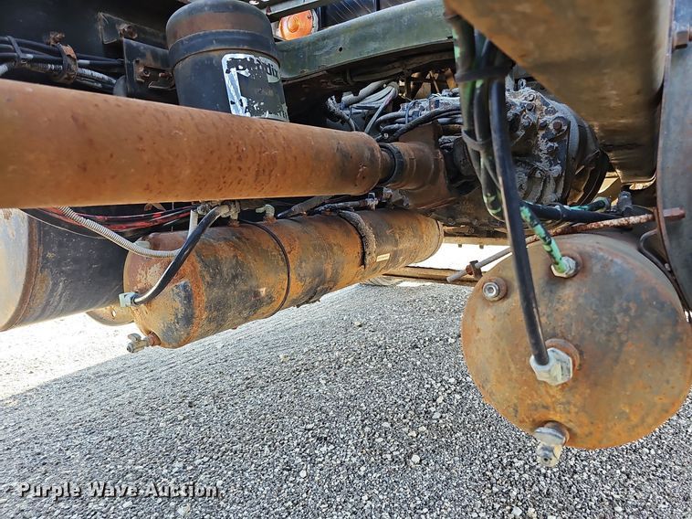 image for item DO2837 1988 Freightliner FLC  semi truck