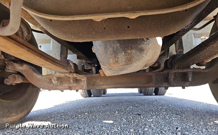 image for item DO2837 1988 Freightliner FLC  semi truck