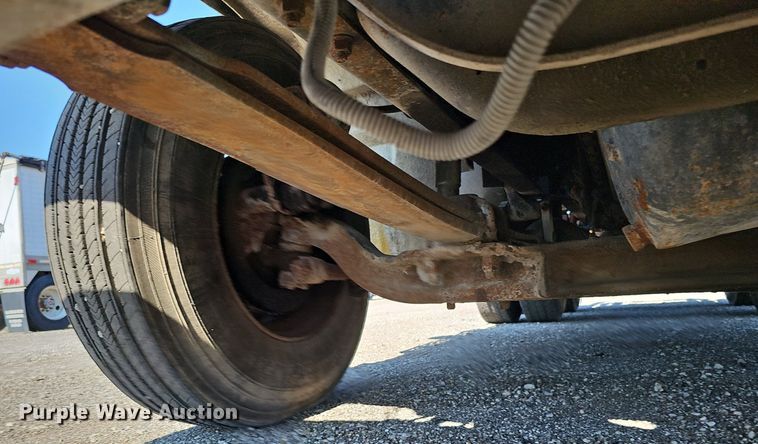 image for item DO2837 1988 Freightliner FLC  semi truck