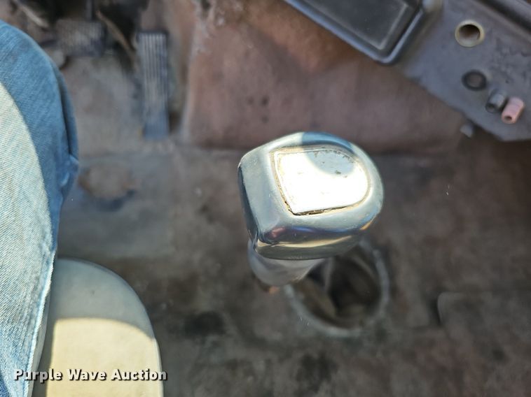 image for item DO2837 1988 Freightliner FLC  semi truck