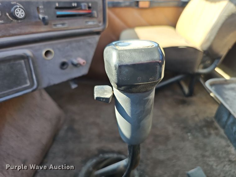 image for item DO2837 1988 Freightliner FLC  semi truck