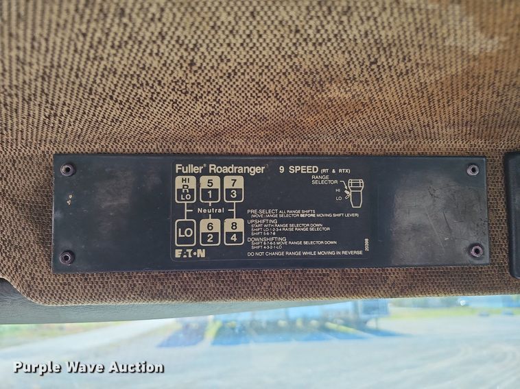 image for item DO2837 1988 Freightliner FLC  semi truck