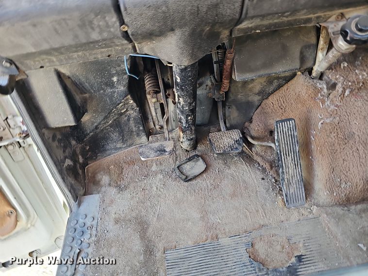 image for item DO2837 1988 Freightliner FLC  semi truck