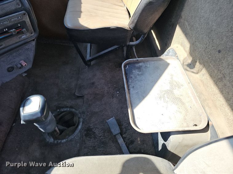 image for item DO2837 1988 Freightliner FLC  semi truck