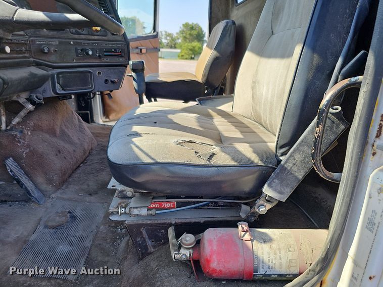 image for item DO2837 1988 Freightliner FLC  semi truck